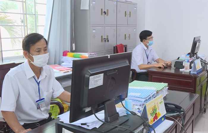 Thuế và đời sống - Chi cục thuế khu vực Châu Thành triển khai hiệu quả việc nộp thuế đối với hộ kinh doanh cá thể qua ngân hàng (18-03-2021)